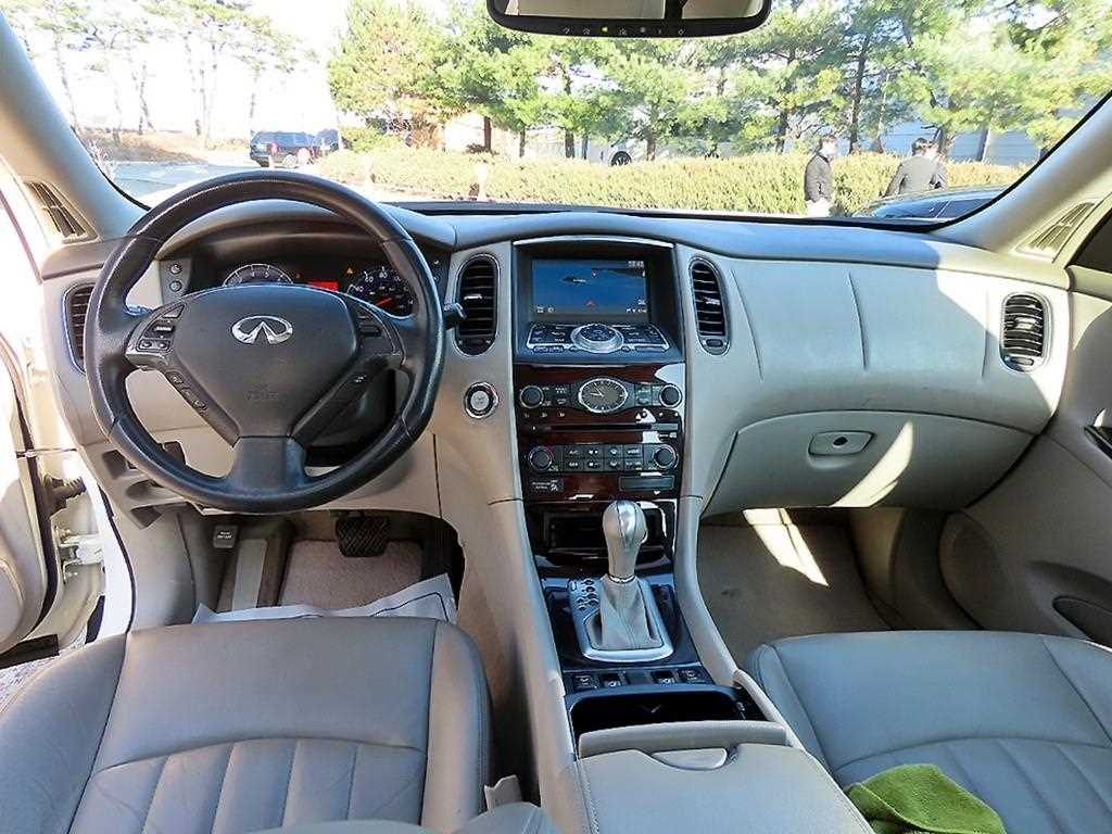 Infiniti EX - Vista 7