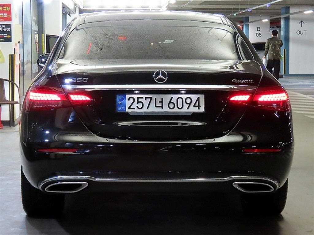 Mercedes Benz E class - Vista 5