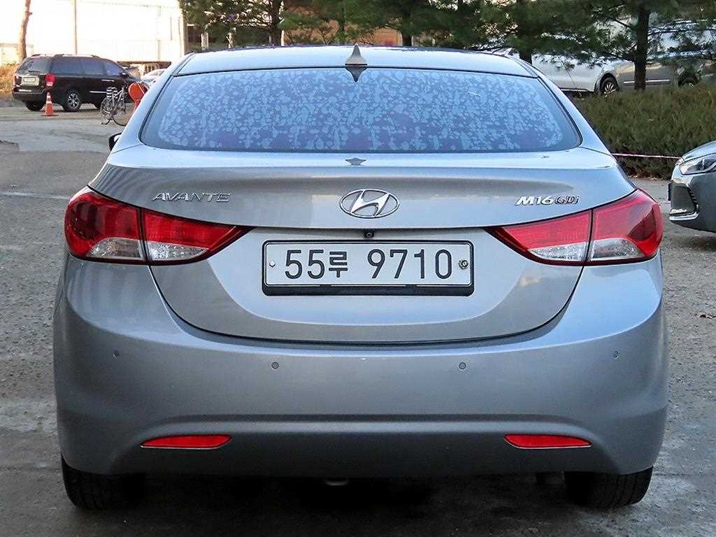 HYUNDAI Avante - Vista 4