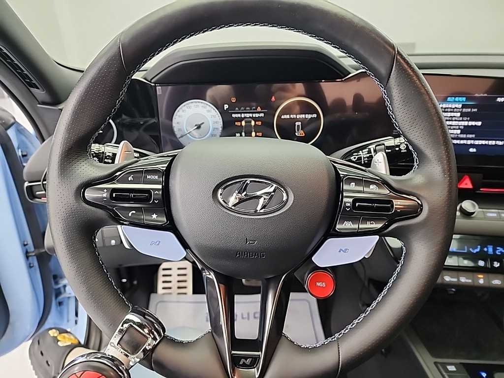 HYUNDAI Avante - Vista 9