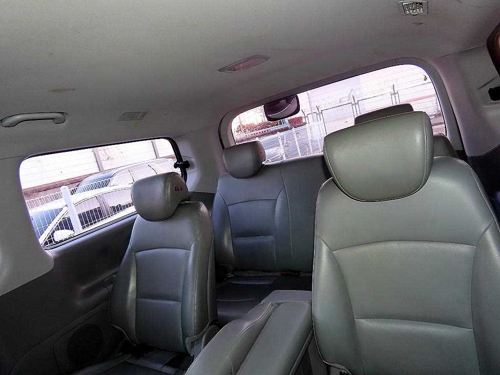 HYUNDAI Starex - Vista 7