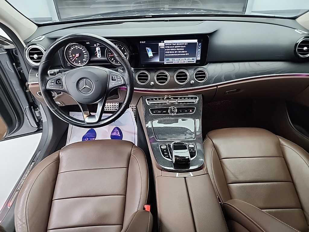 Mercedes Benz E class - Vista 7