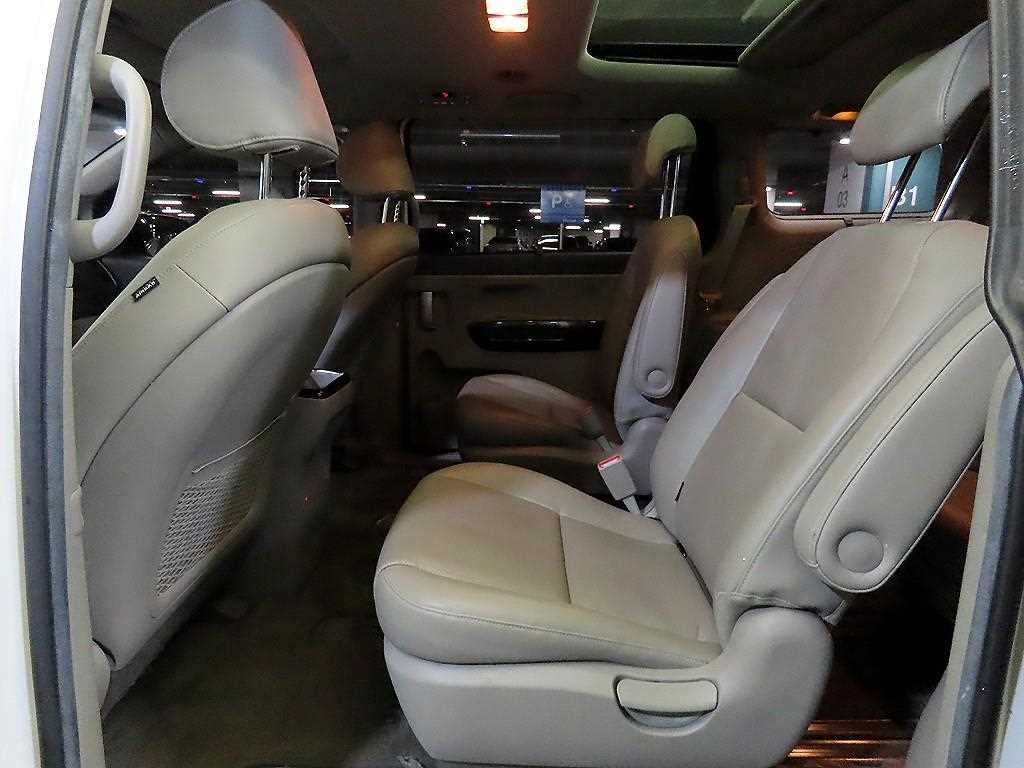 KIA Carnival - Vista 7