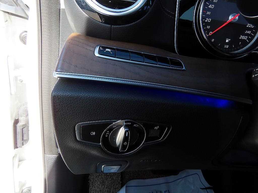 Mercedes Benz E class - Vista 11