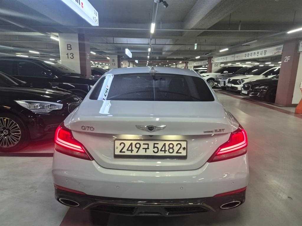 Genesis G70 - Vista 5