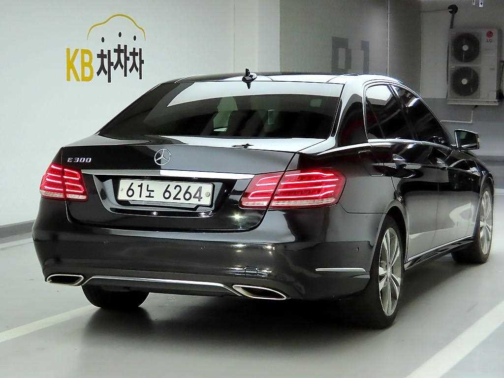 Mercedes Benz E class - Vista 4