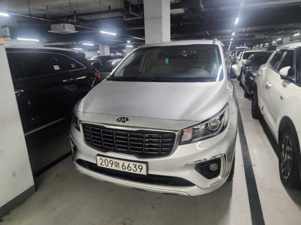 KIA Carnival 2019 Plateado - Importación desde Corea - HF Imports Iquique - Foto 1