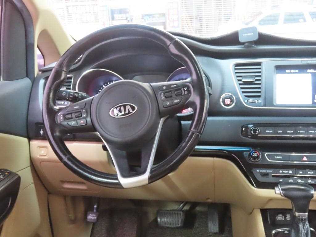 KIA Carnival 2017 - Importación desde Corea - HF Imports Iquique - Foto 19