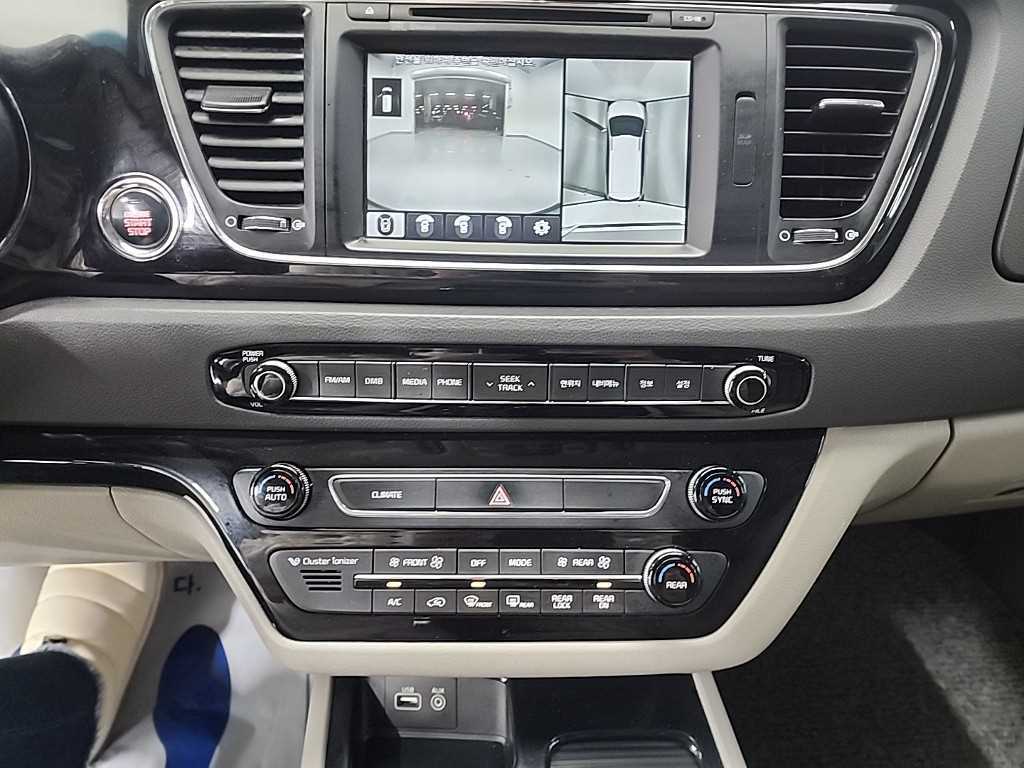 KIA Carnival - Vista 10