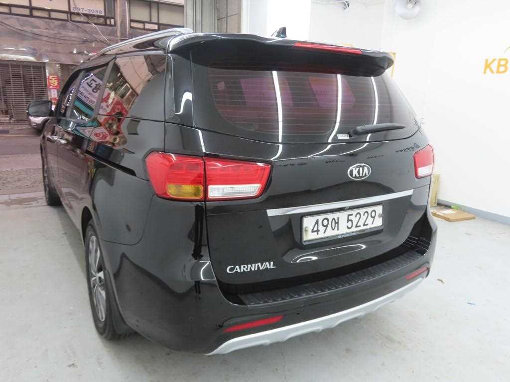 KIA Carnival - Vista 4