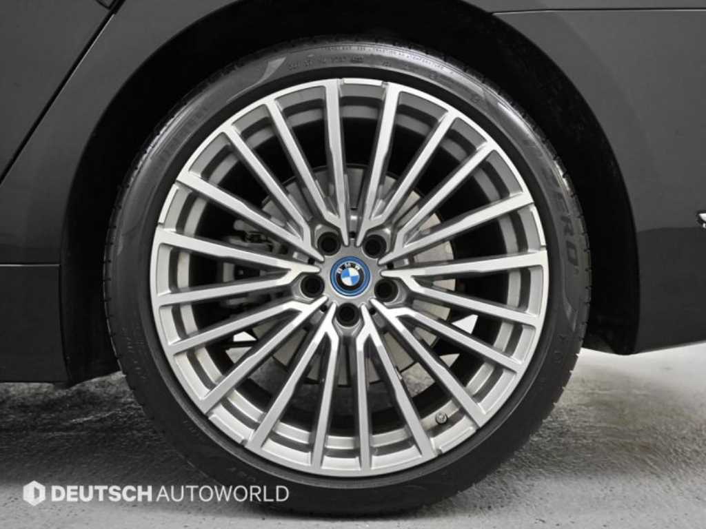 BMW 7 Series - Vista 5