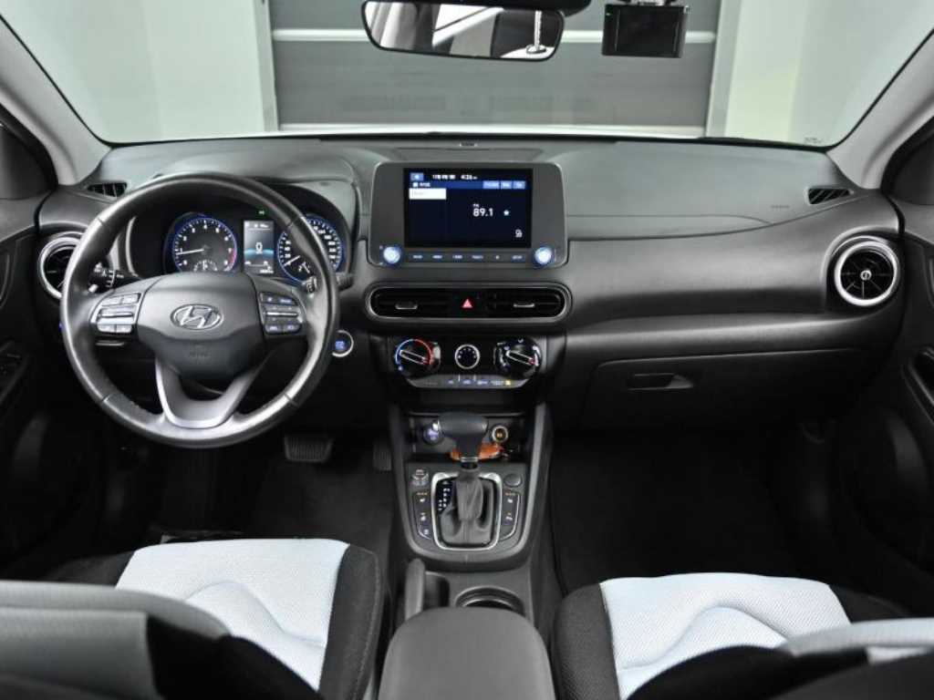 HYUNDAI Kona - Vista 7