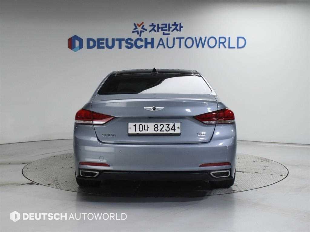 HYUNDAI Genesis - Vista 4