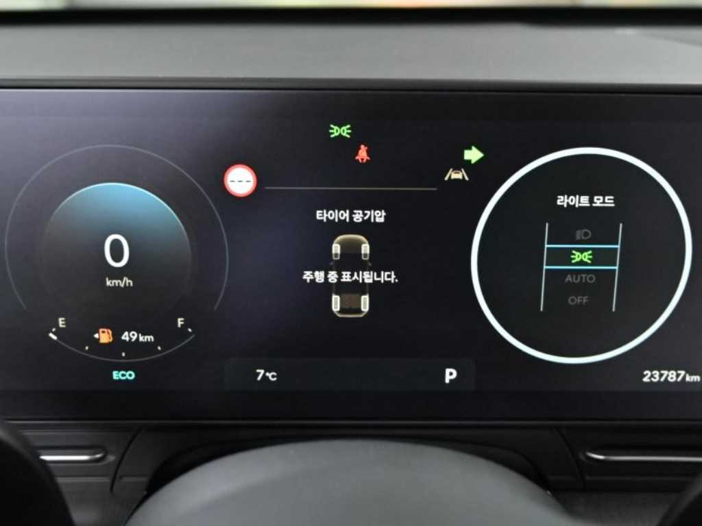 HYUNDAI Kona - Vista 8