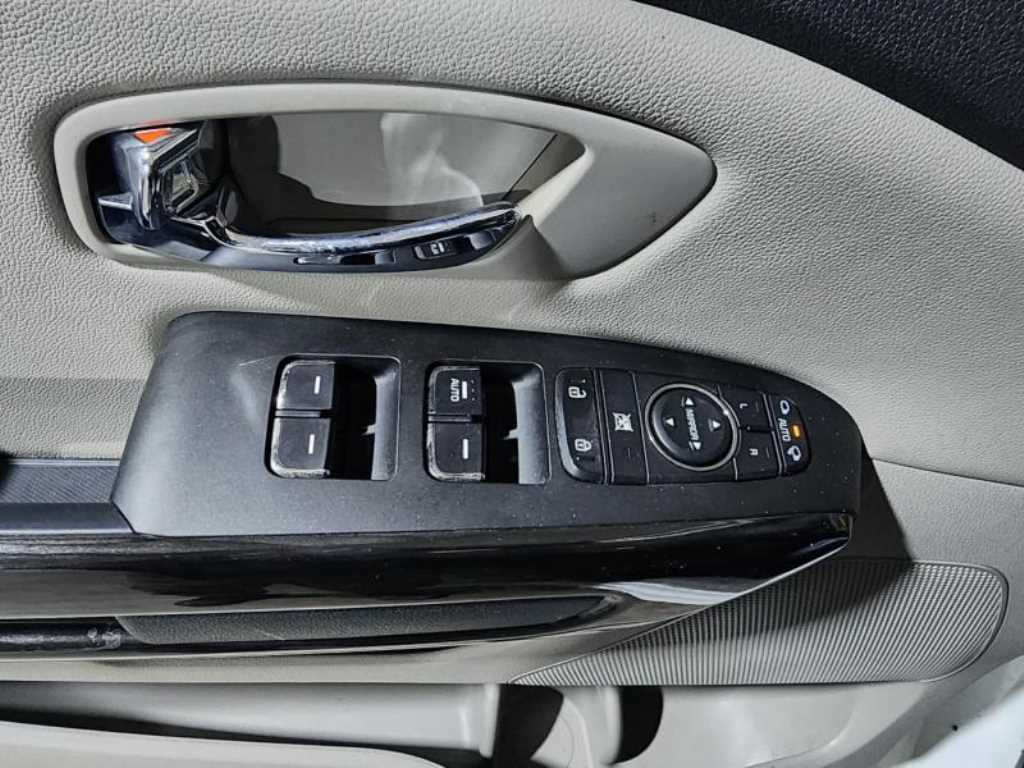 KIA Carnival - Vista 11