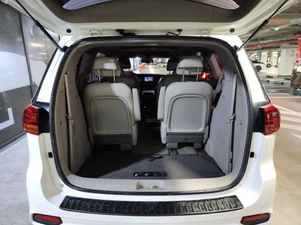 KIA Carnival - Vista 5