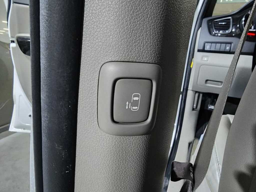 KIA Carnival - Vista 10