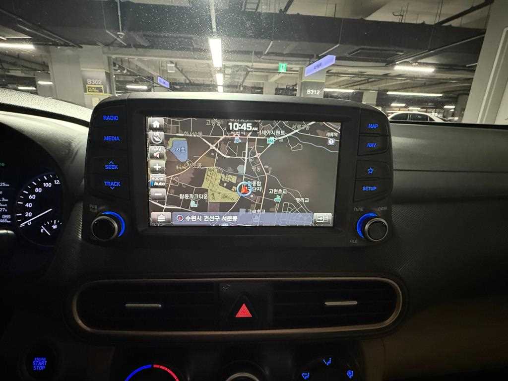 HYUNDAI Kona - Vista 12