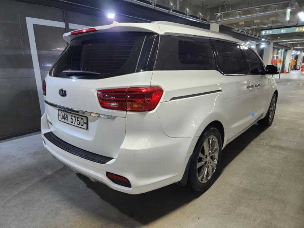 KIA Carnival - Vista 3