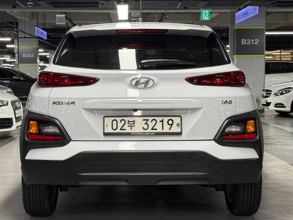 HYUNDAI Kona - Vista 5