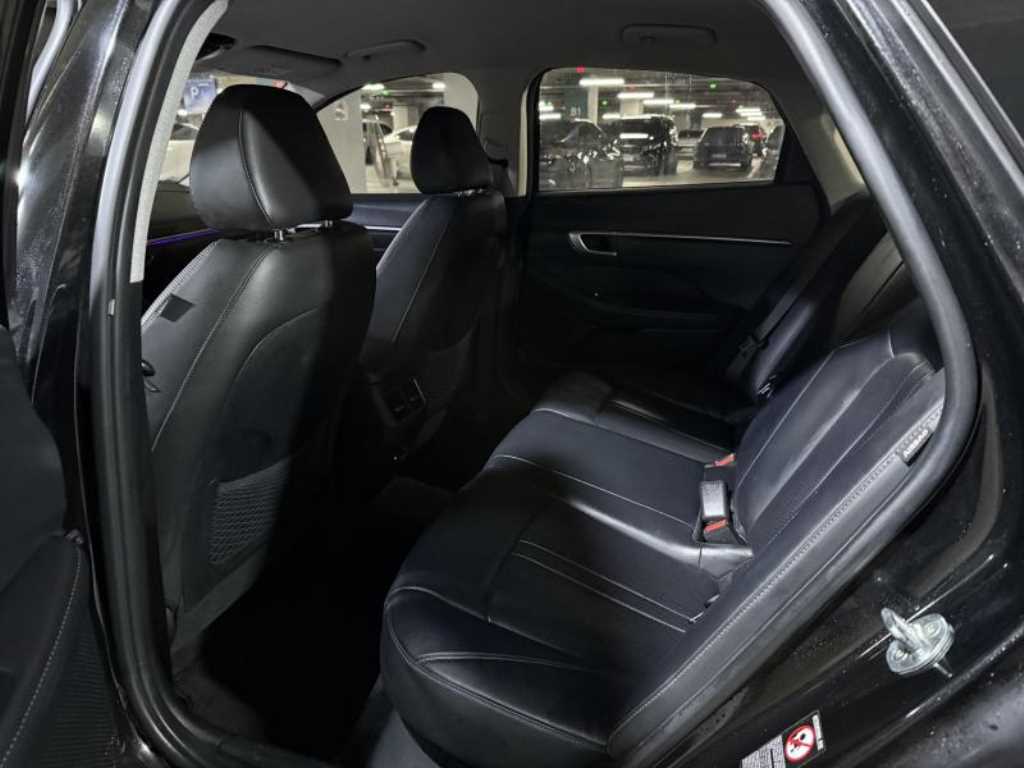 HYUNDAI Sonata - Vista 10