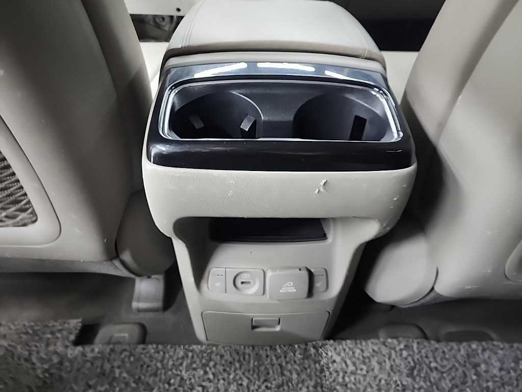 KIA Carnival - Vista 11