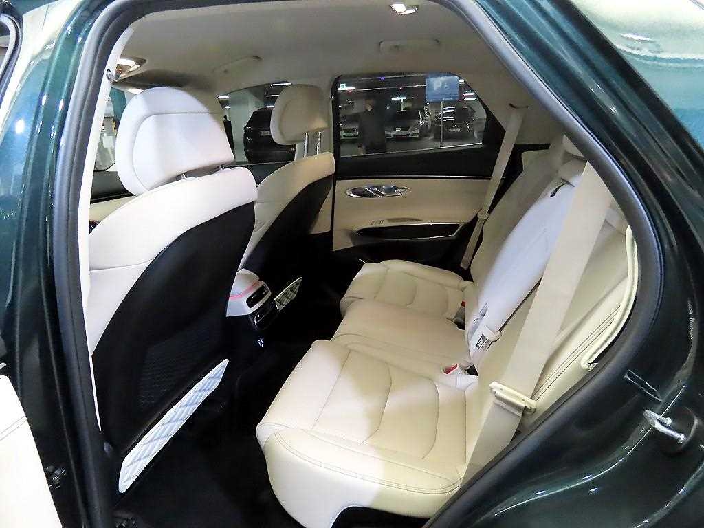 Genesis GV70 - Vista 7