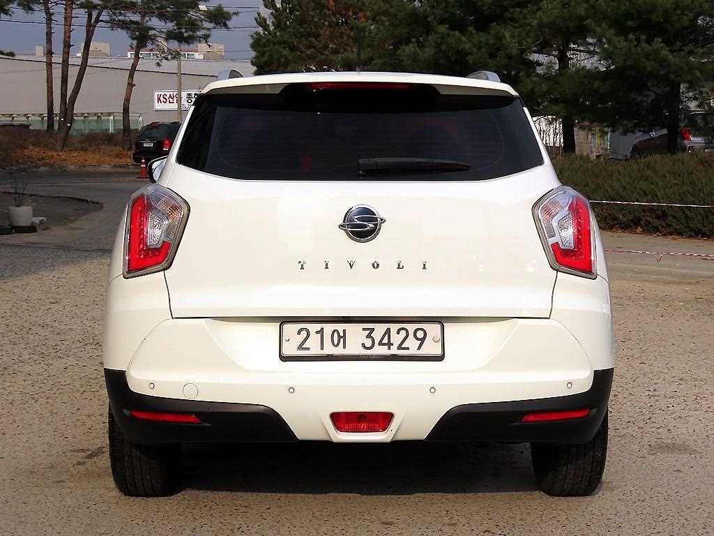 Ssangyong Tivoli - Vista 4