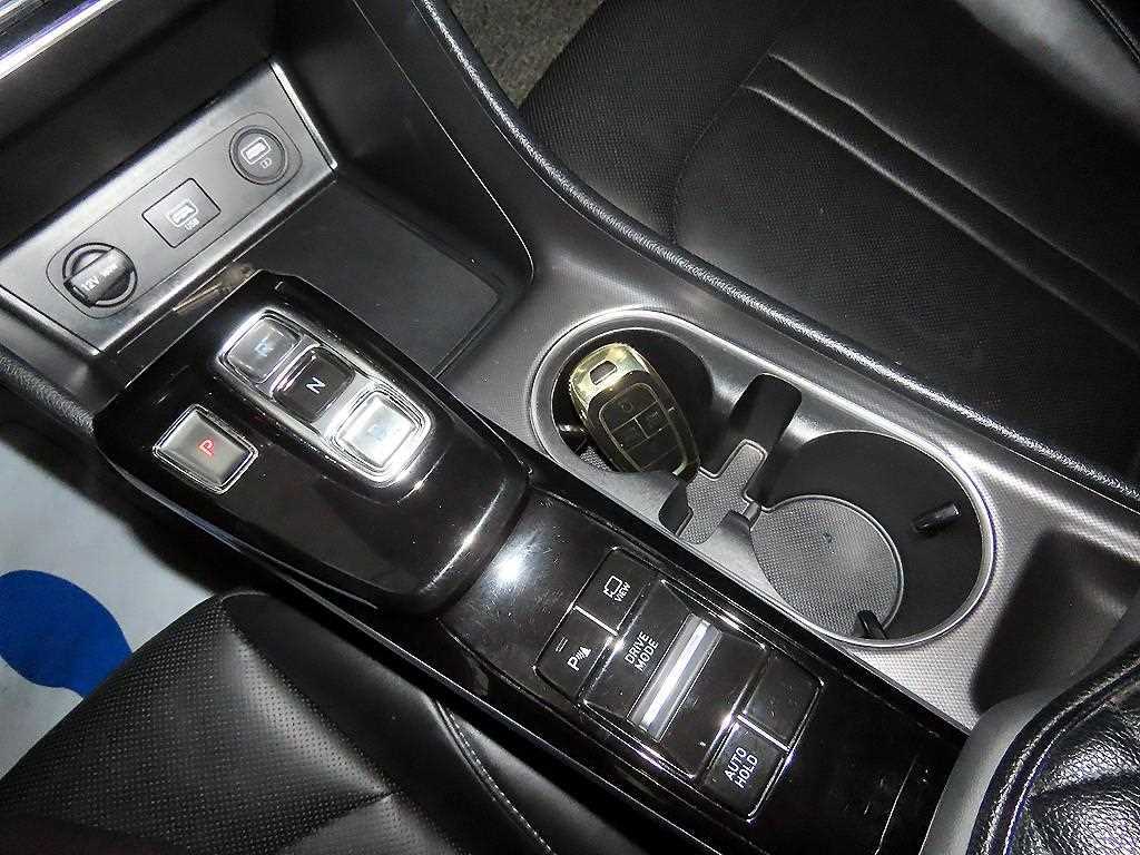 HYUNDAI Sonata - Vista 12