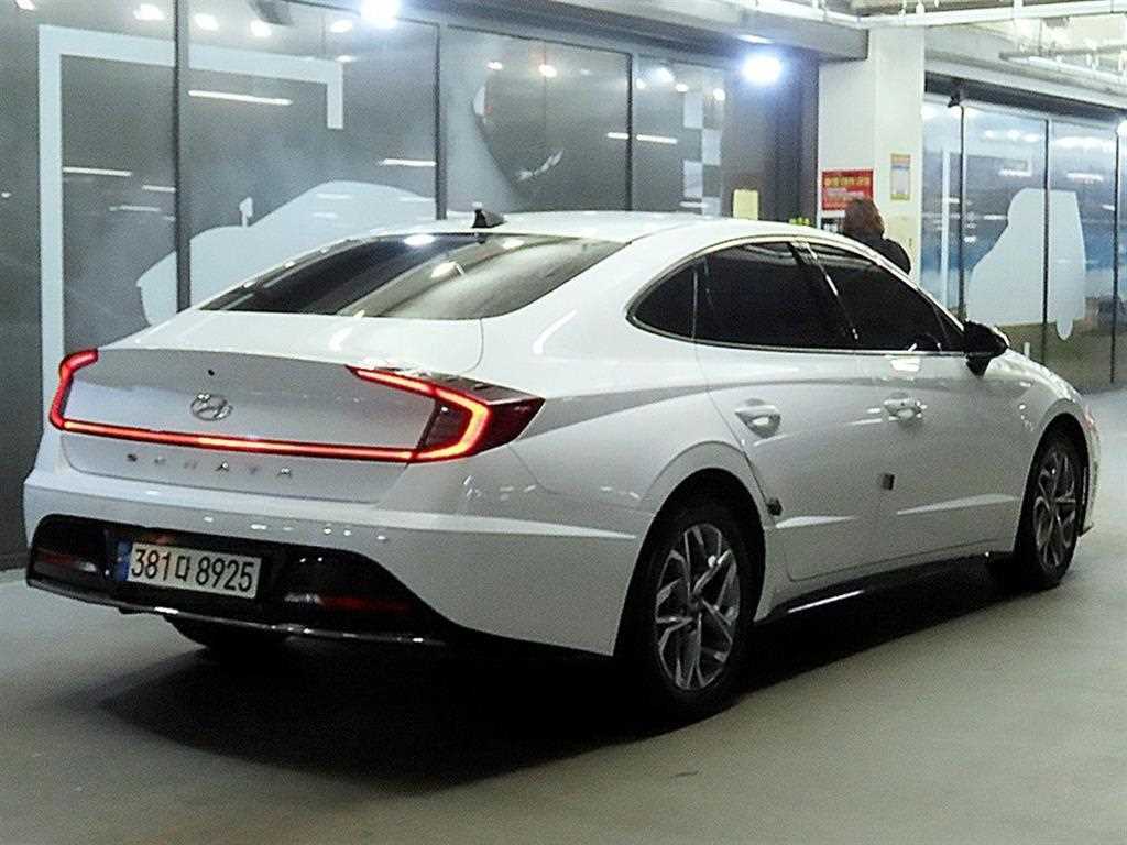 HYUNDAI Sonata - Vista 4