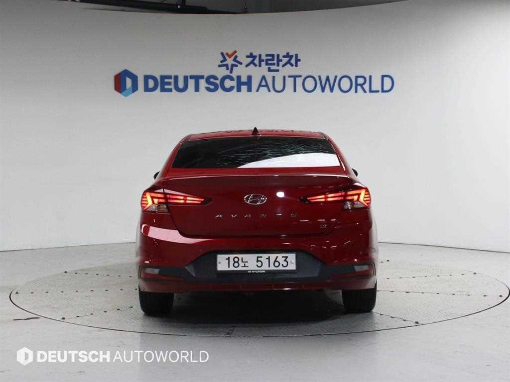 HYUNDAI Avante - Vista 4