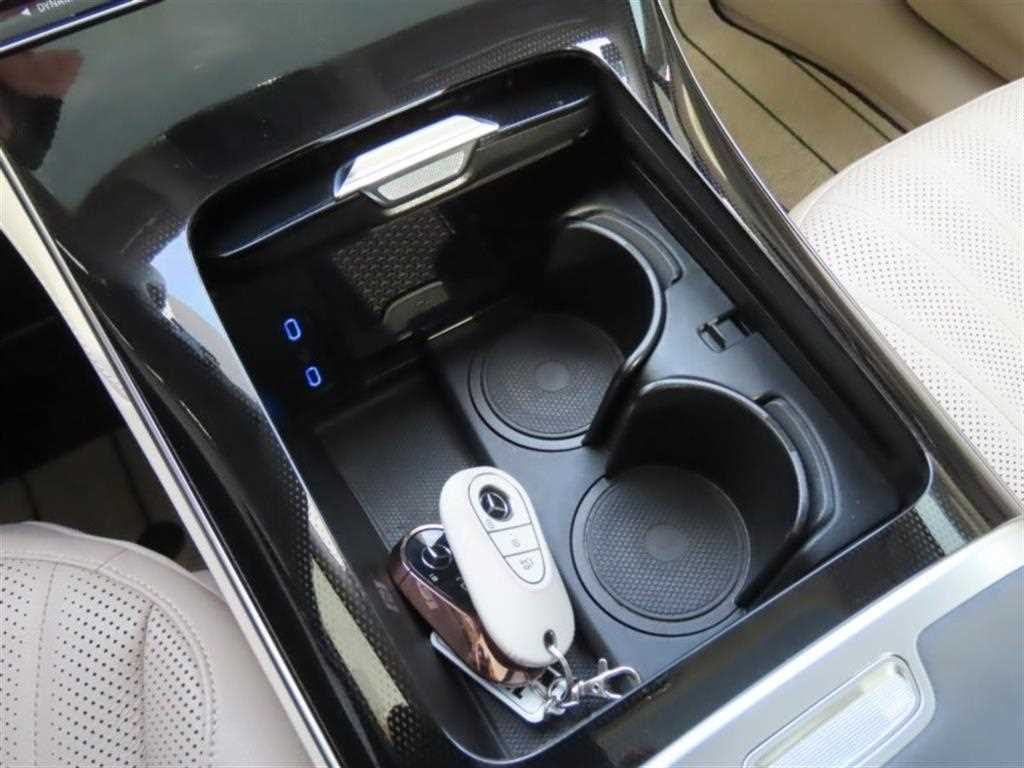 Mercedes Benz EQS - Vista 7