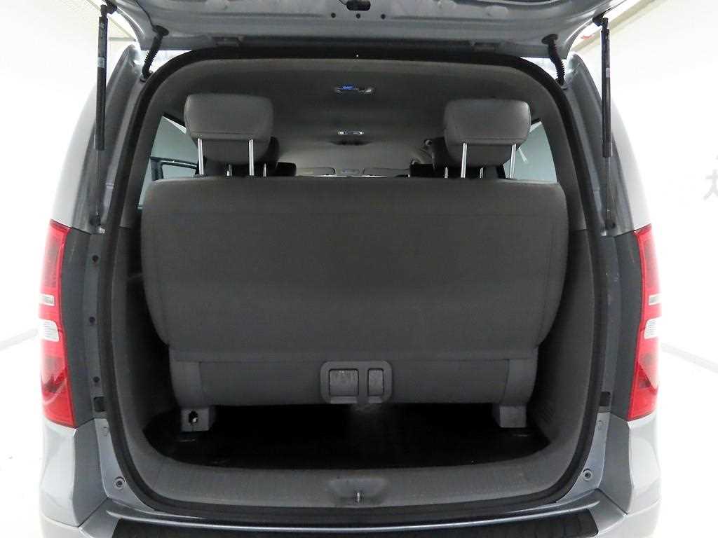 HYUNDAI Starex - Vista 5