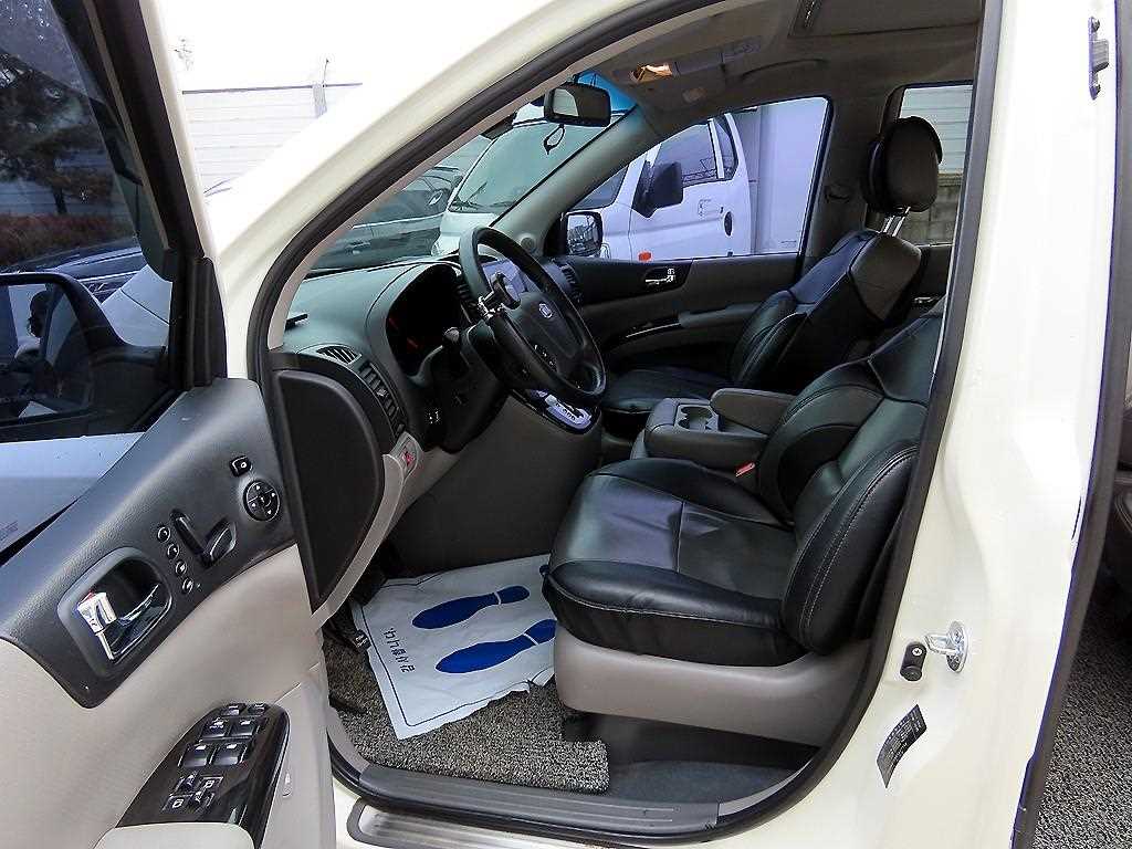 KIA Carnival - Vista 5