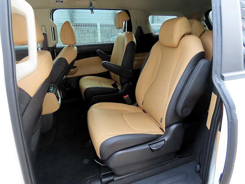 KIA Carnival - Vista 6
