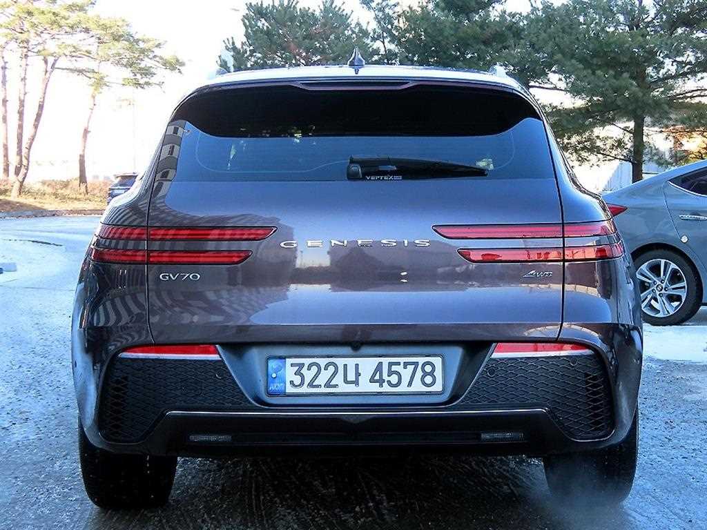 Genesis GV70 - Vista 4