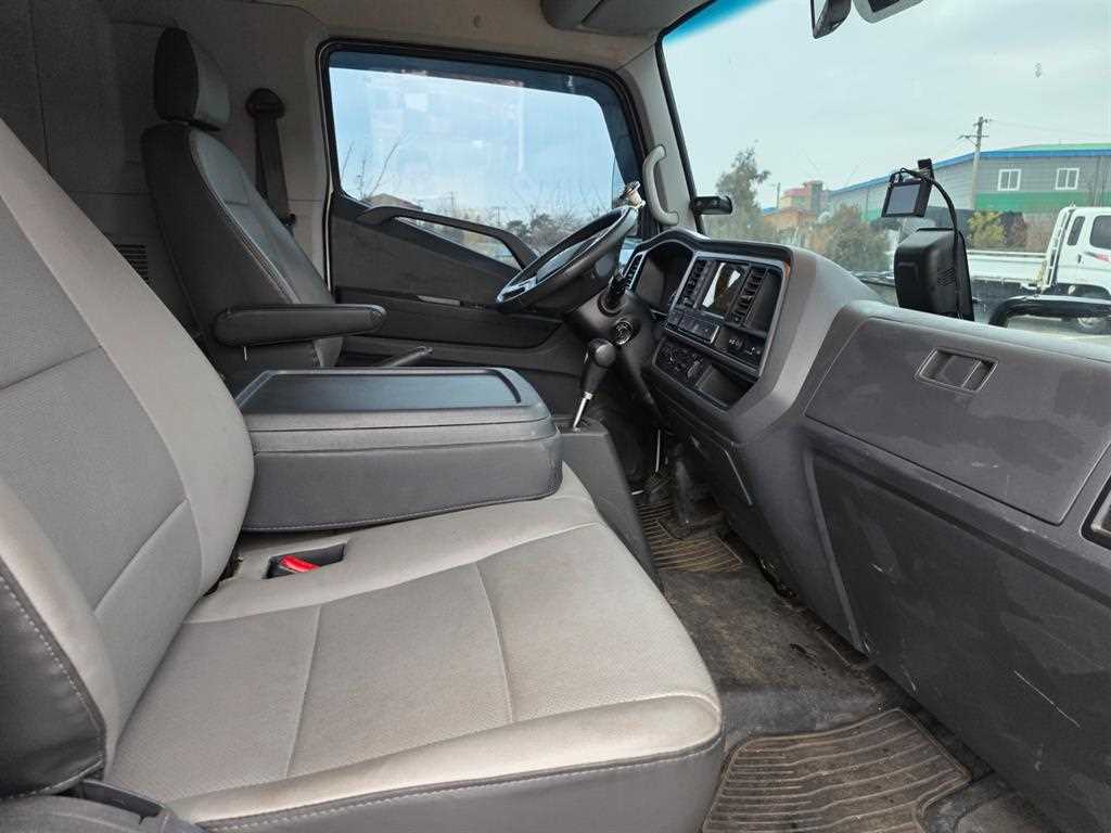 medium and large cargo truck - Vista 6