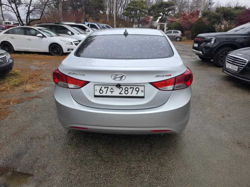 HYUNDAI Avante - Vista 4