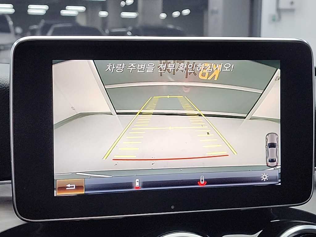 Mercedes Benz C Class 2018 Gris - Importación desde Corea - HF Imports Iquique - Foto 15