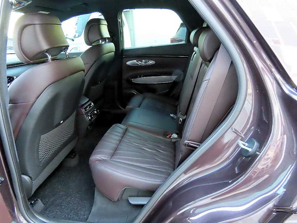 Genesis GV70 - Vista 6