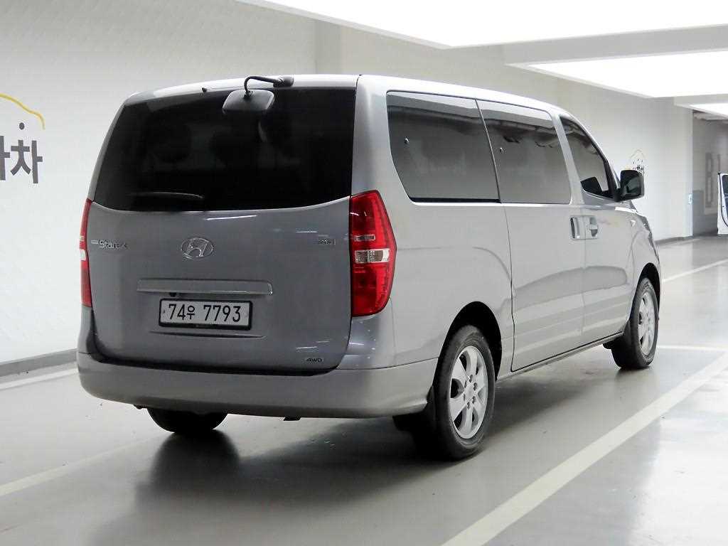 HYUNDAI Starex - Vista 4