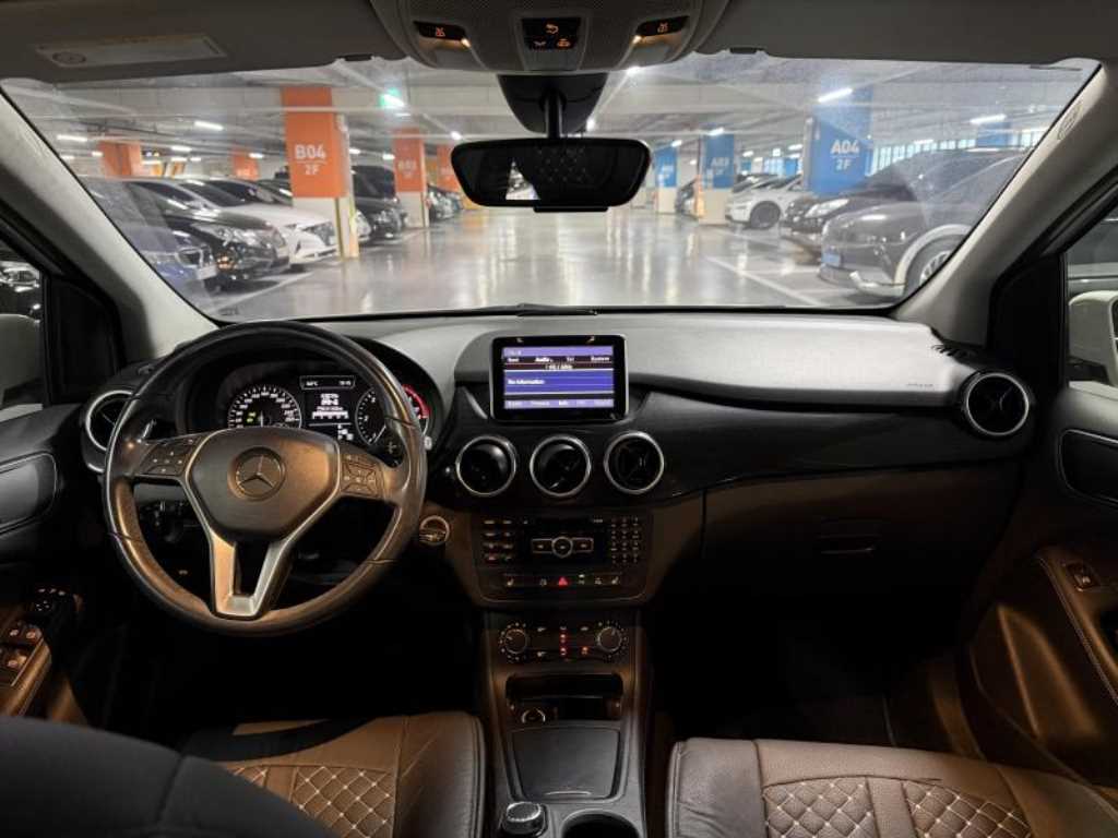 Mercedes Benz B Class (MY B) - Vista 5