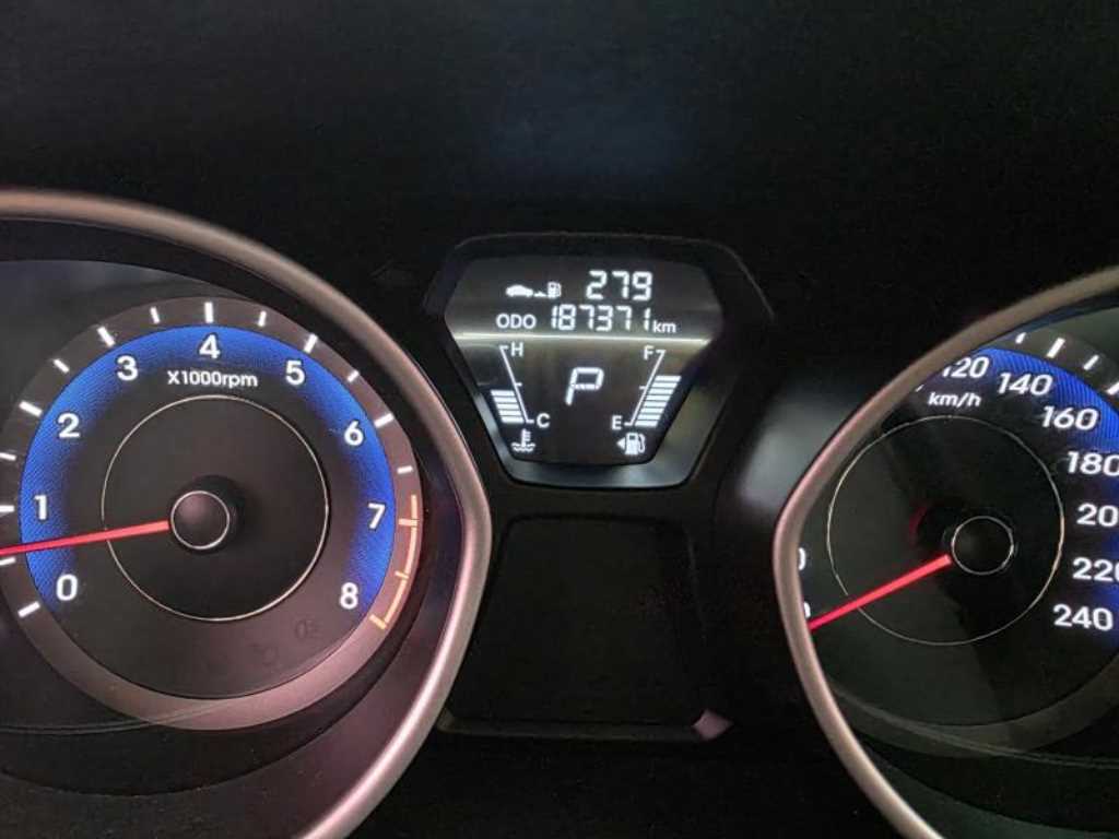 HYUNDAI Avante - Vista 6