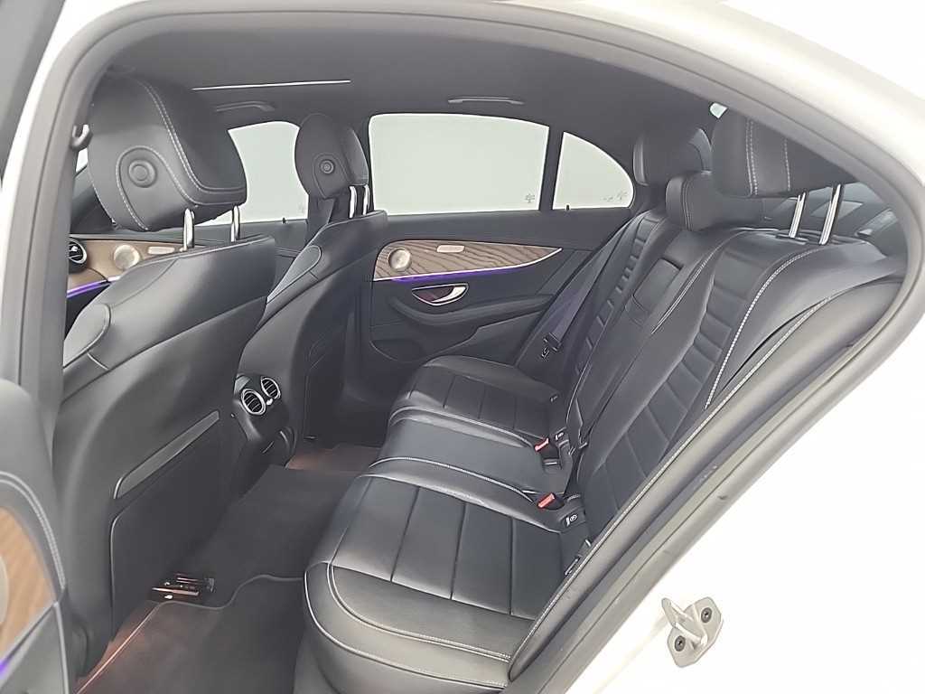 Mercedes Benz E class - Vista 12