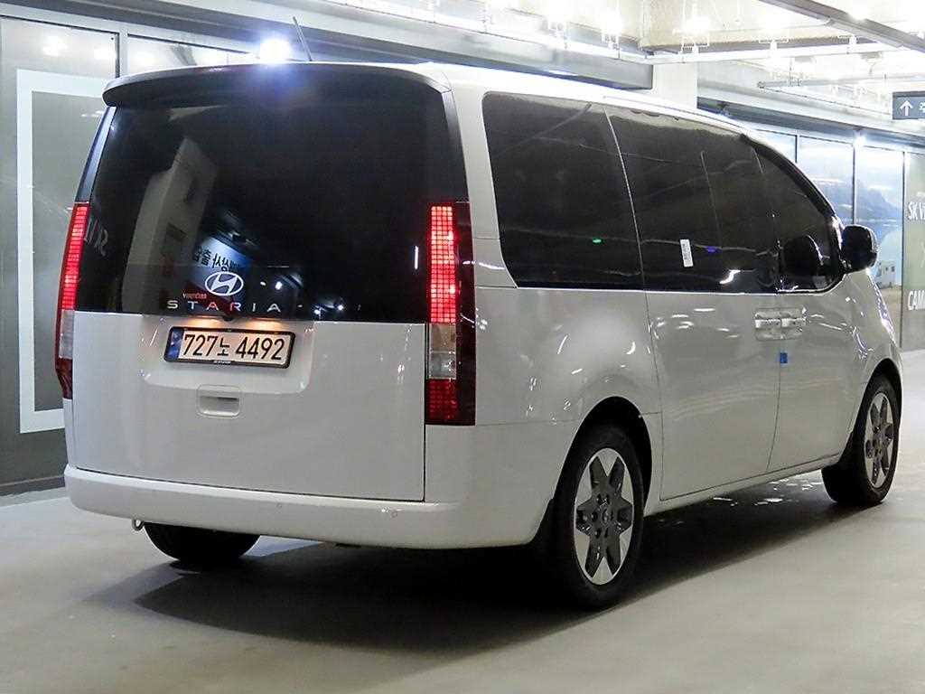 HYUNDAI Staria - Vista 4