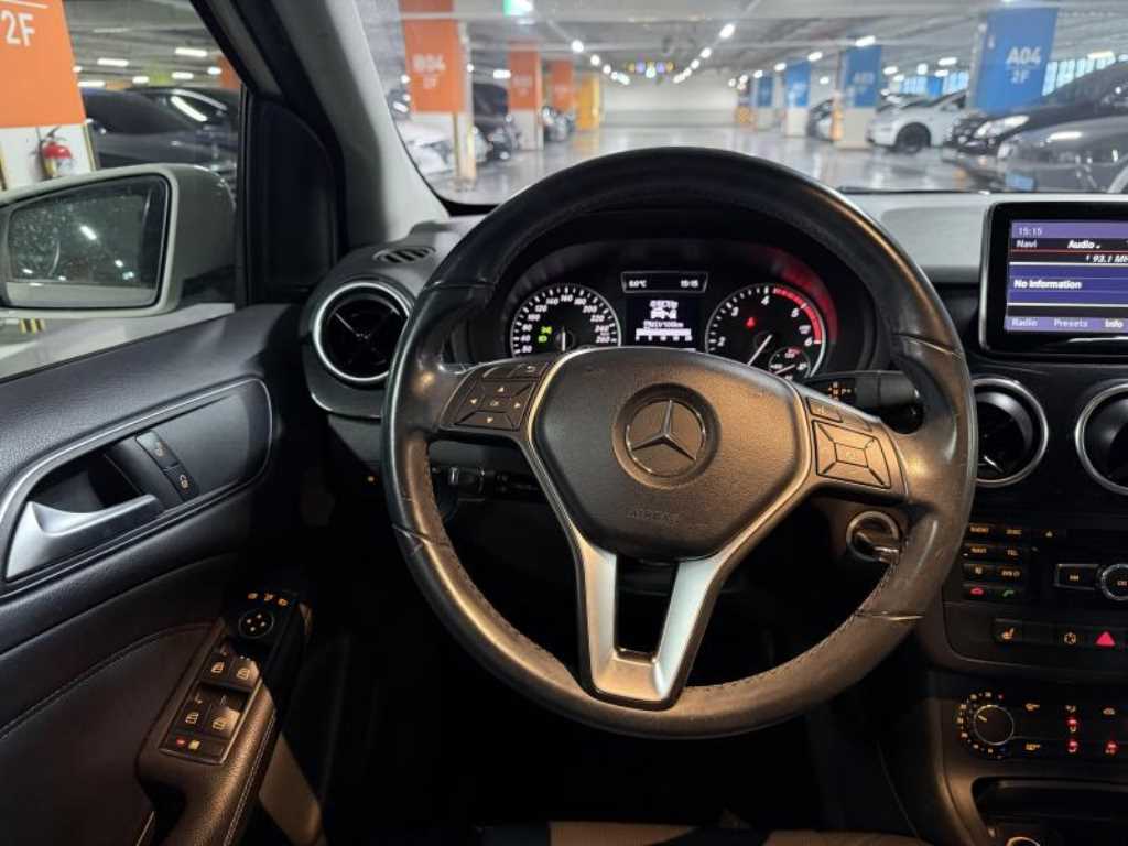 Mercedes Benz B Class (MY B) - Vista 6
