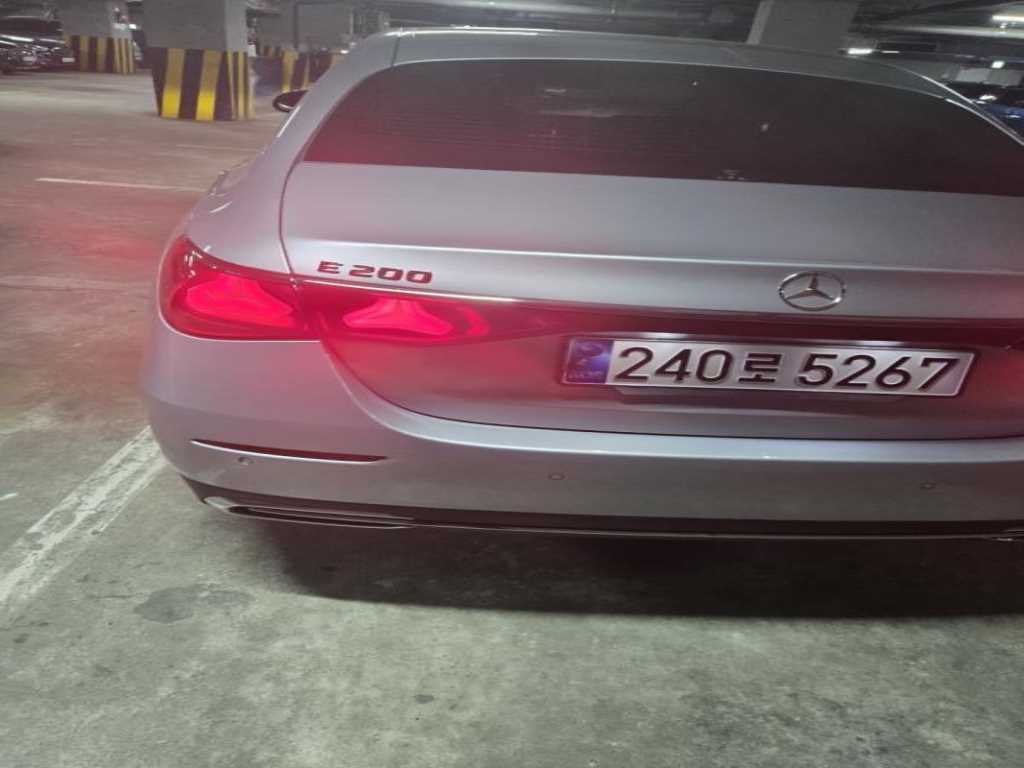 Mercedes Benz E class - Vista 8