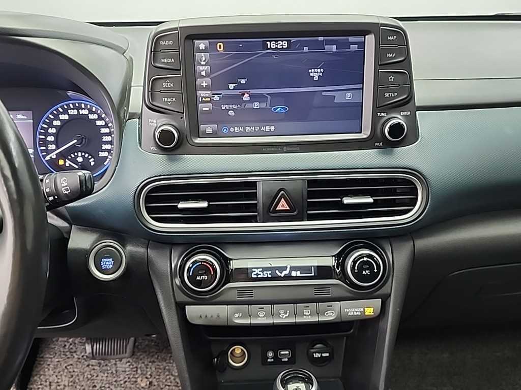 HYUNDAI Kona - Vista 10