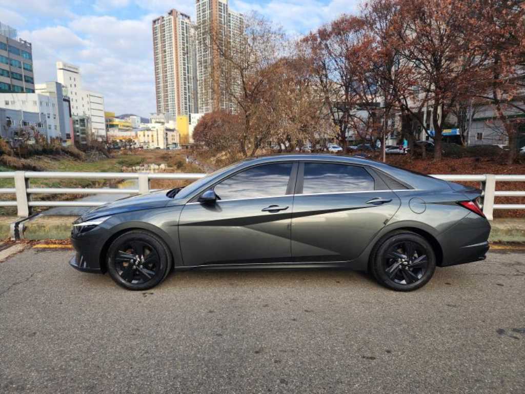 HYUNDAI Avante - Vista 3