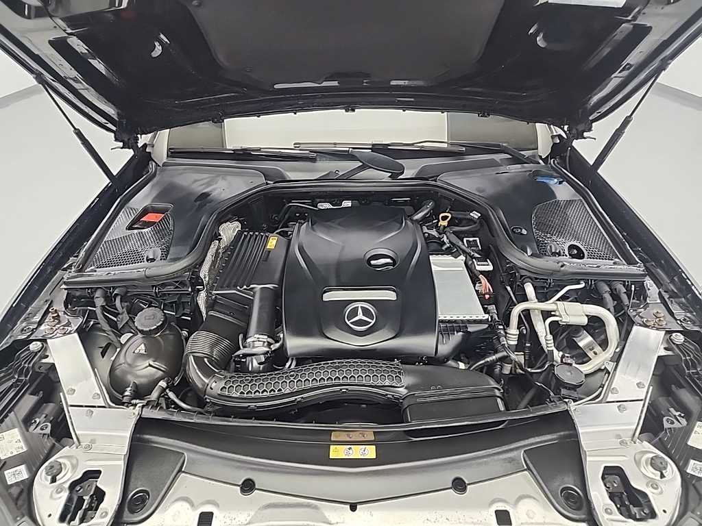 Mercedes Benz E class - Vista 5